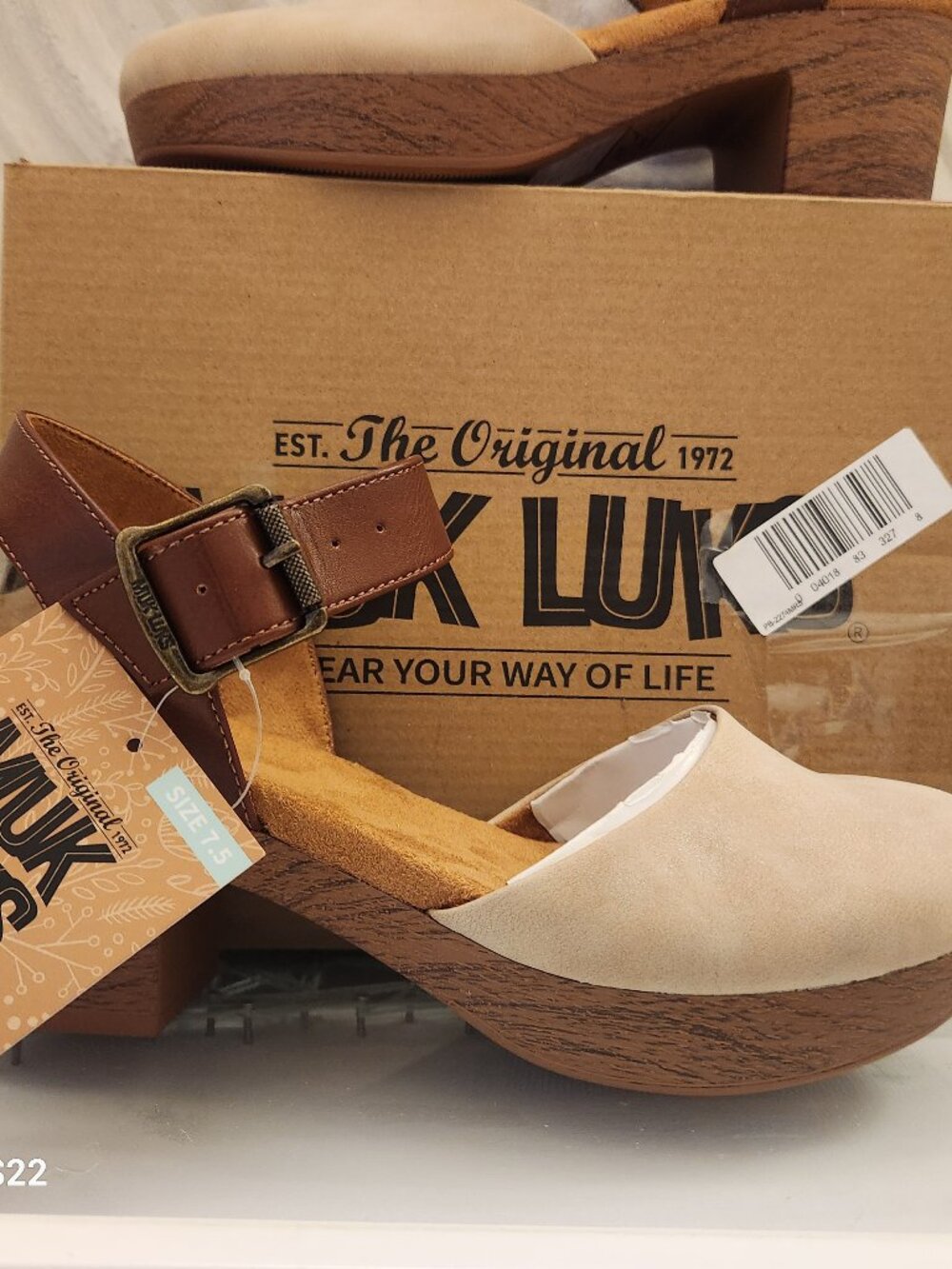 MUK LUKS Natural/Soft Strappy Clogs. NIB. Size 7.5